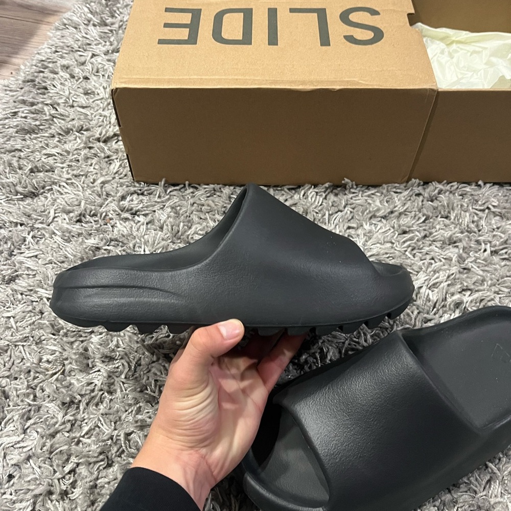 Yeezy slide onyx size 10 - Picture 3 of 13